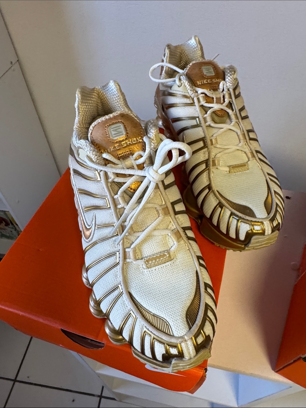 NEW Nike woman Shox Sneakers in Metallic Gold and Cream